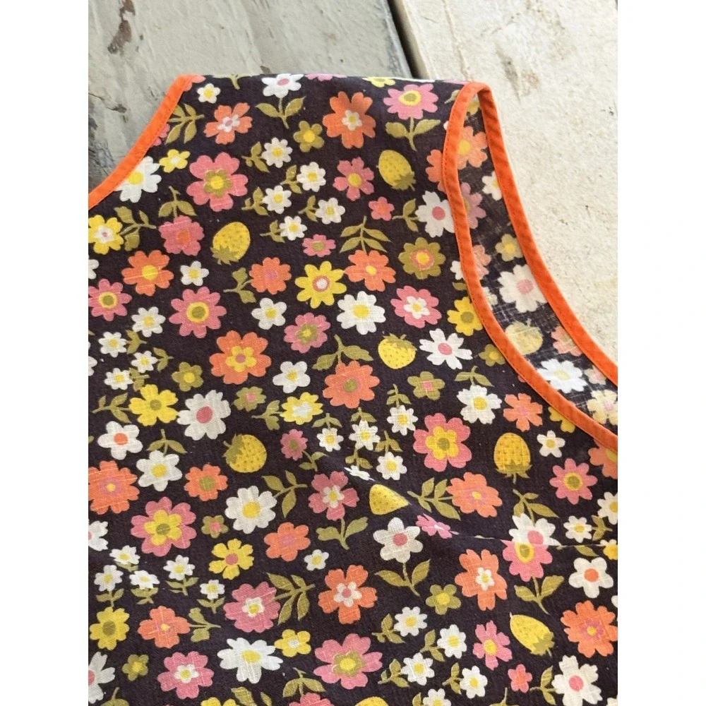VINTAGE MCM GROOVY SMOCK STYLE ARM FLORAL PRINT REAR TIE APRON WITH POCKETS